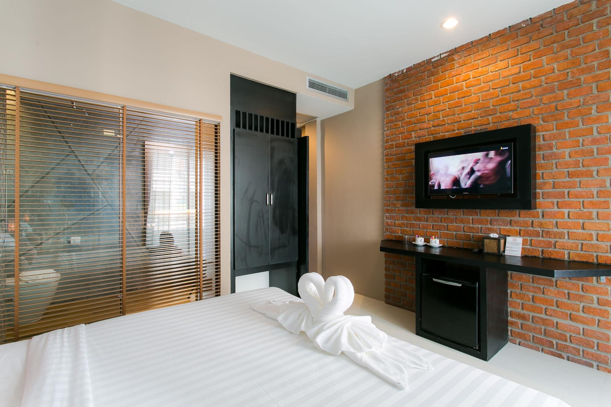 The House Patong Hotell Eksteriør bilde
