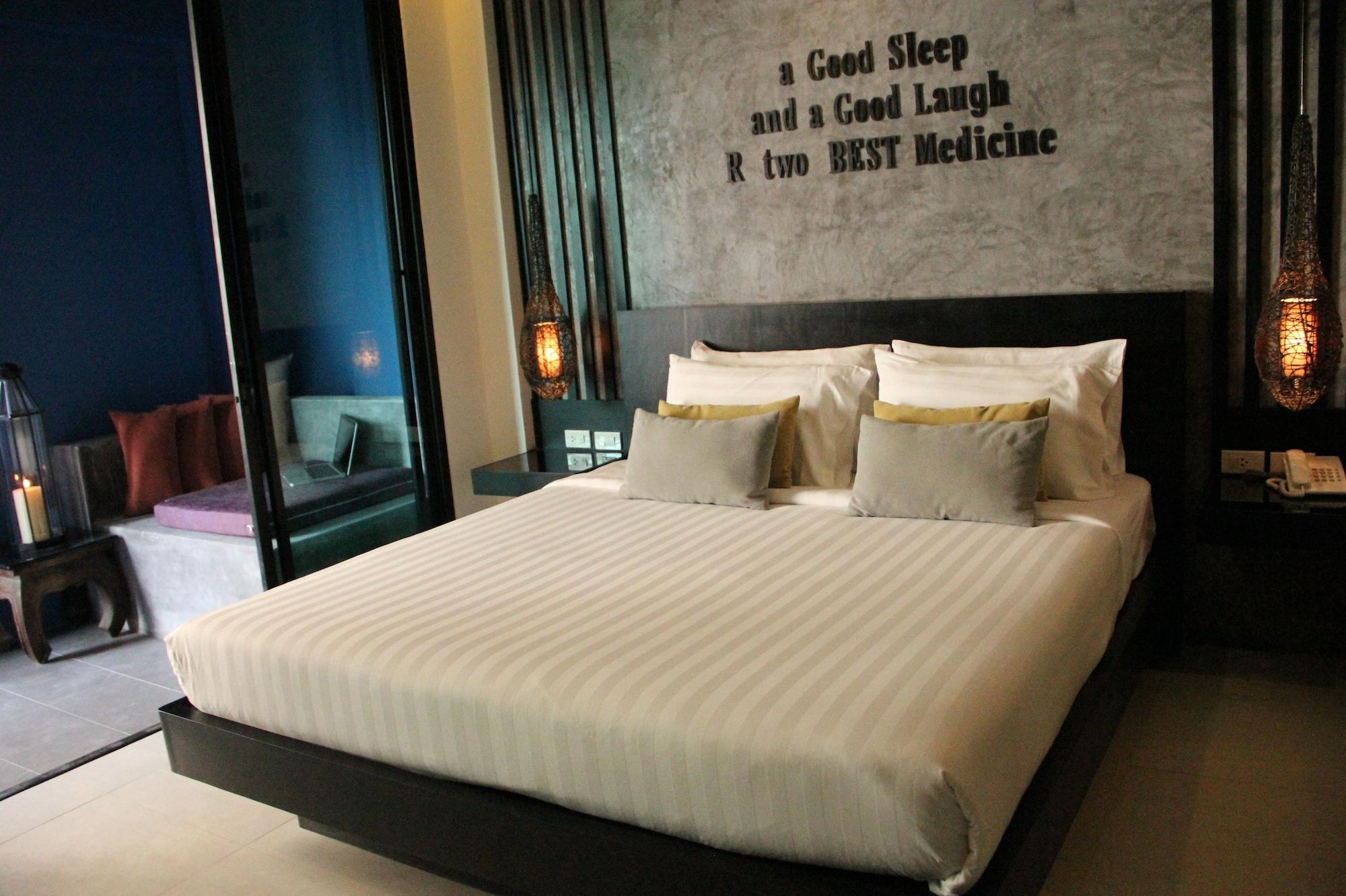 The House Patong Hotell Eksteriør bilde
