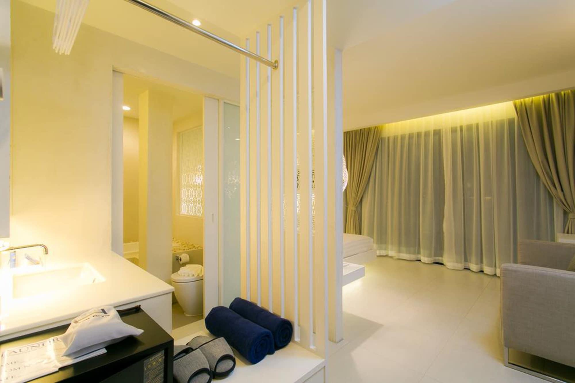 The House Patong Hotell Eksteriør bilde