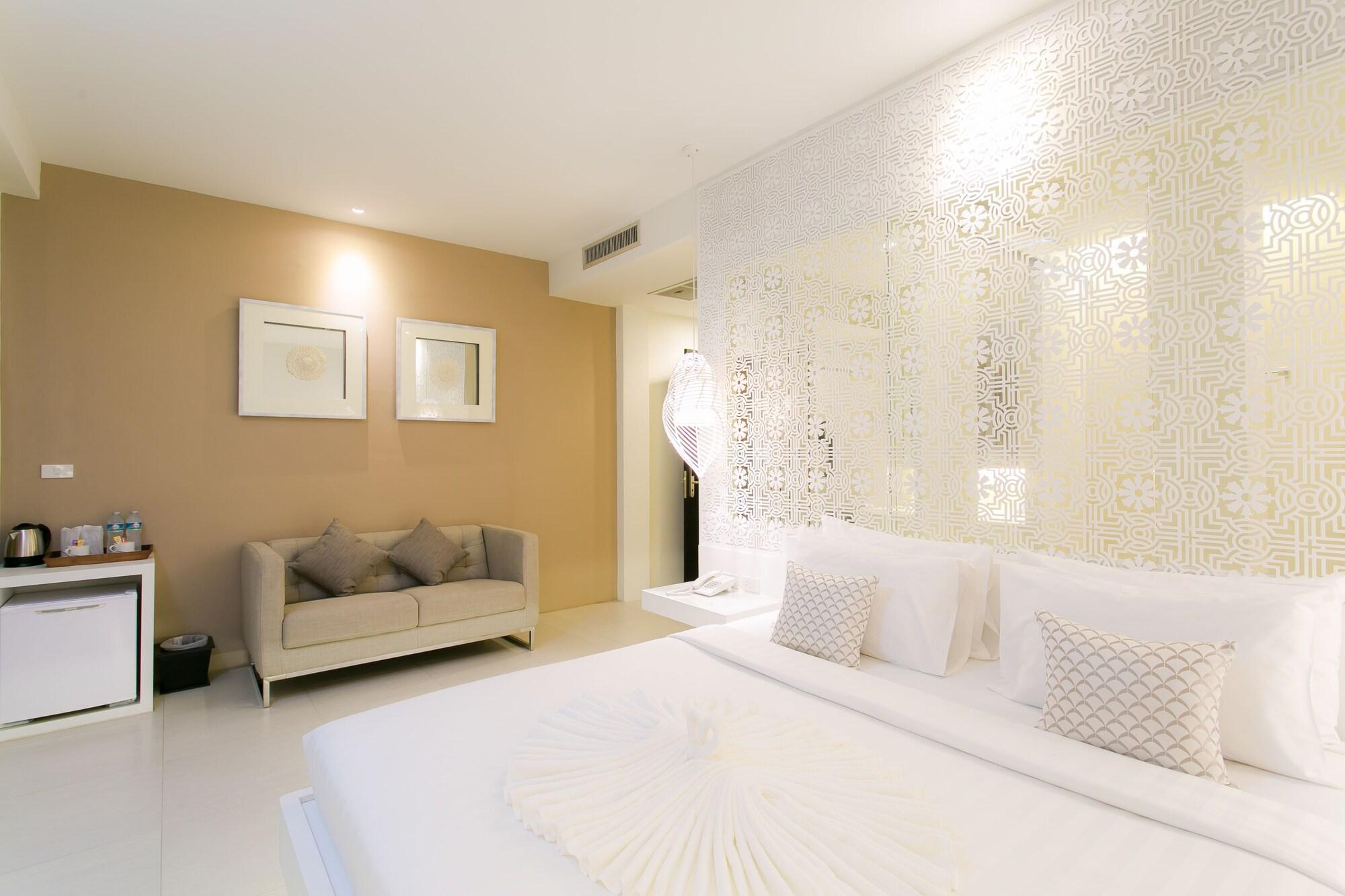 The House Patong Hotell Eksteriør bilde