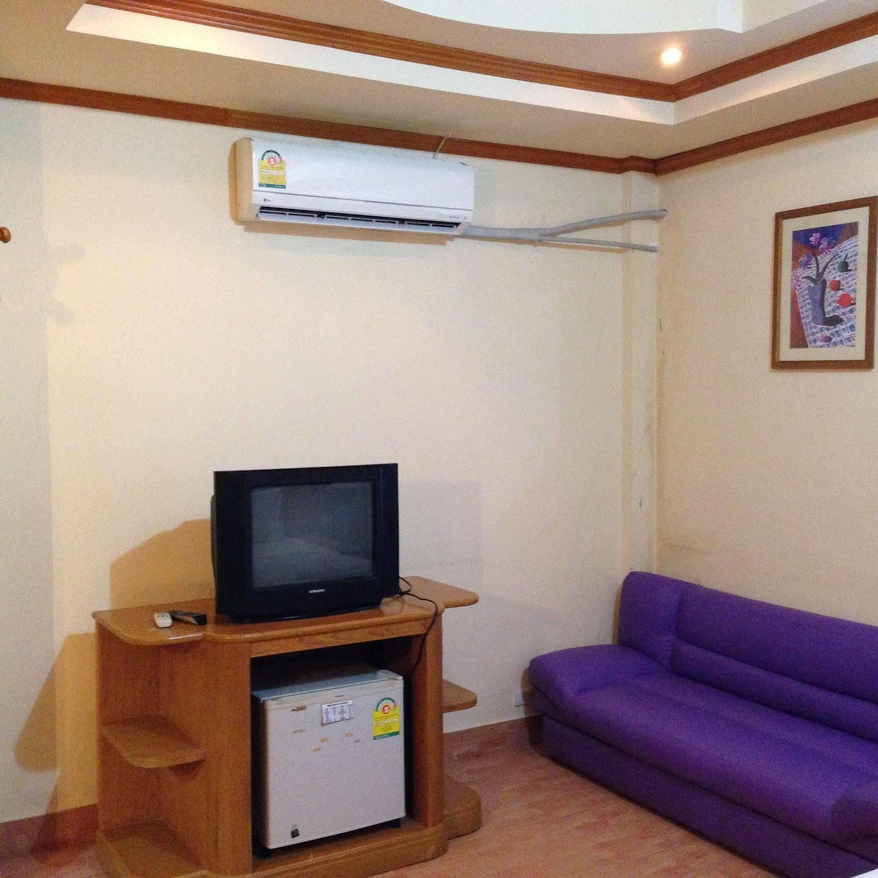 The House Patong Hotell Eksteriør bilde