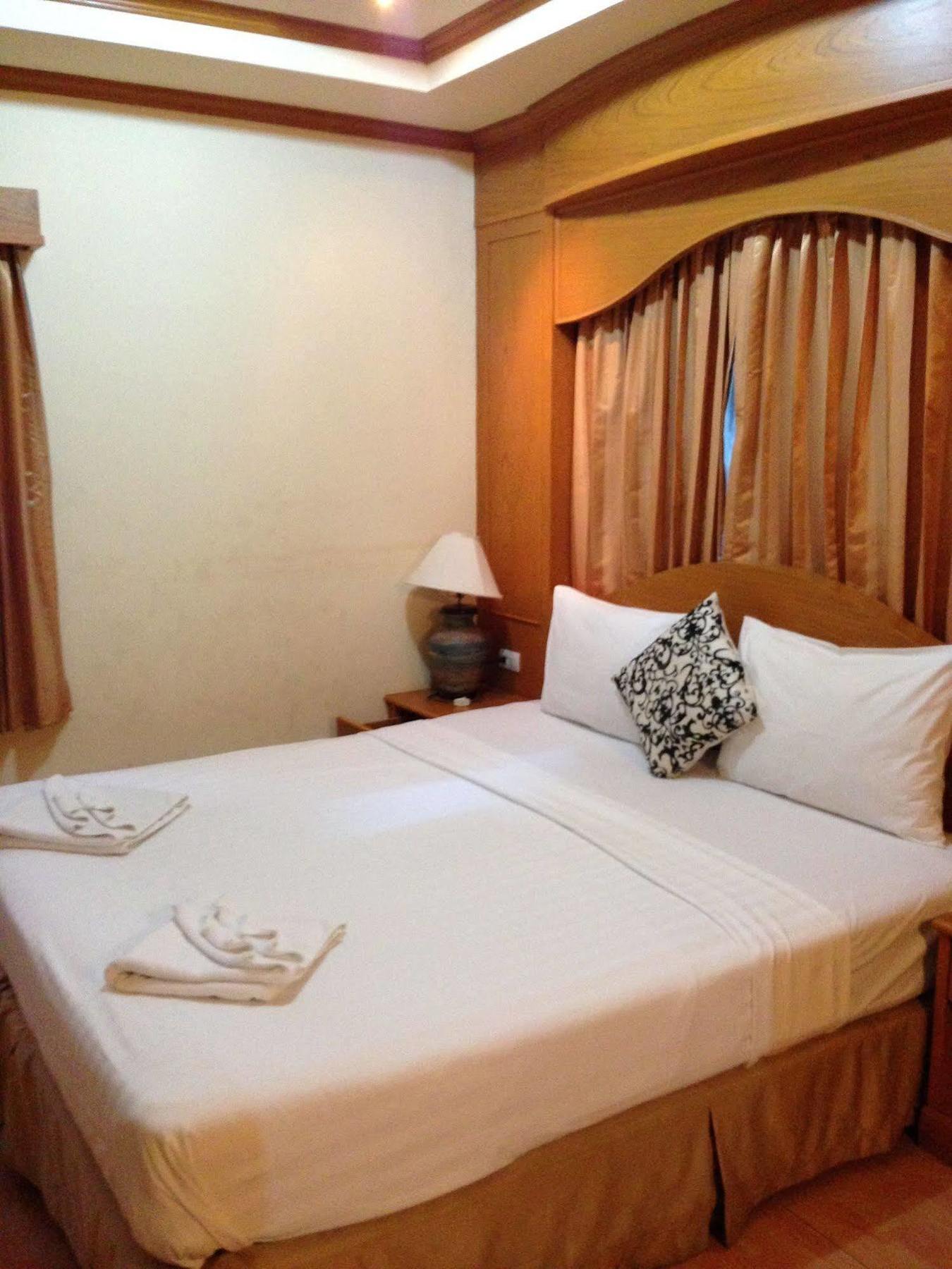 The House Patong Hotell Eksteriør bilde