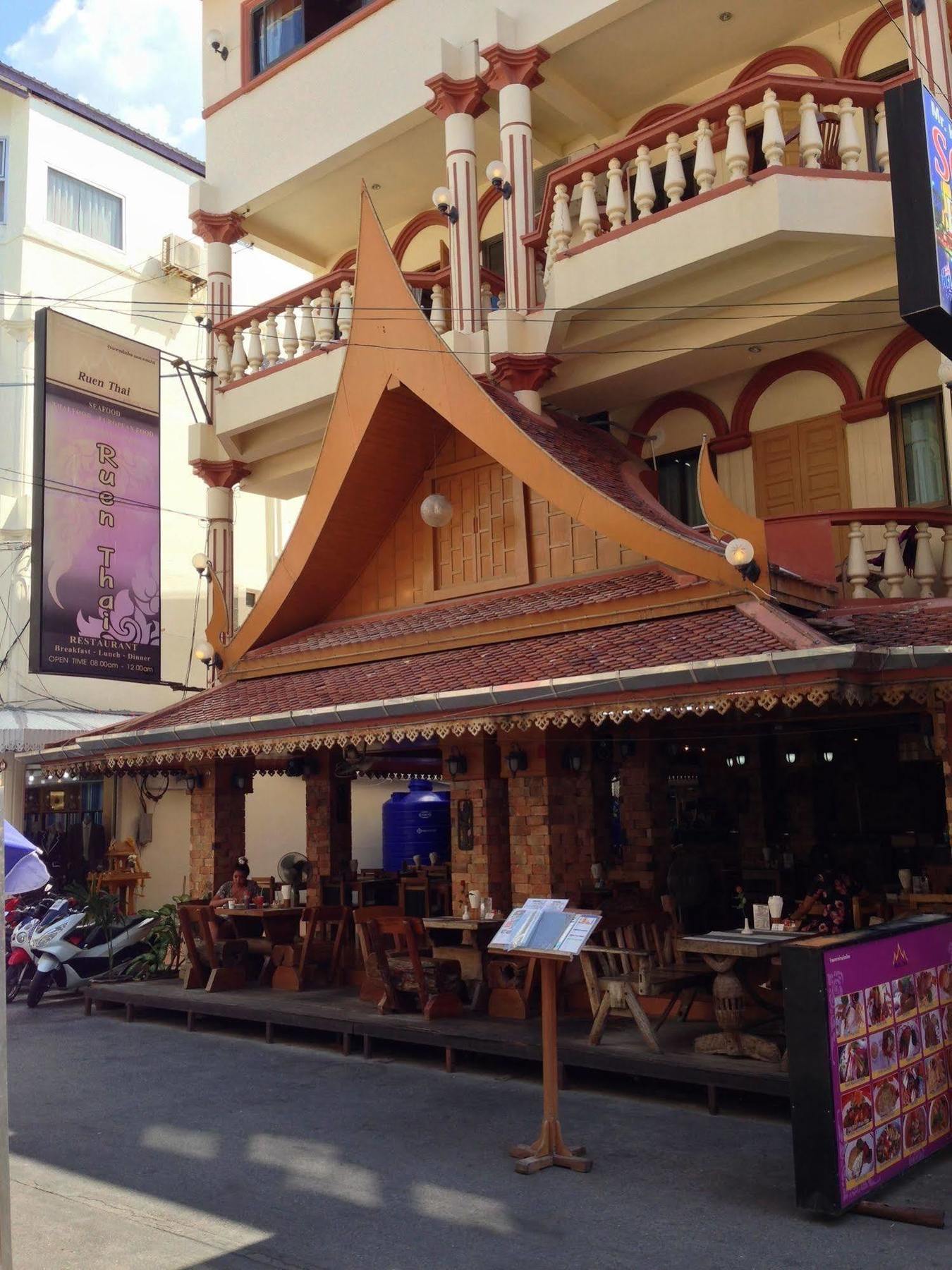 The House Patong Hotell Eksteriør bilde