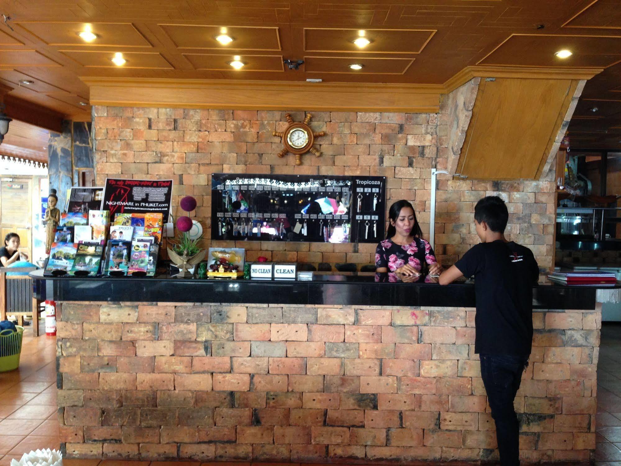 The House Patong Hotell Eksteriør bilde