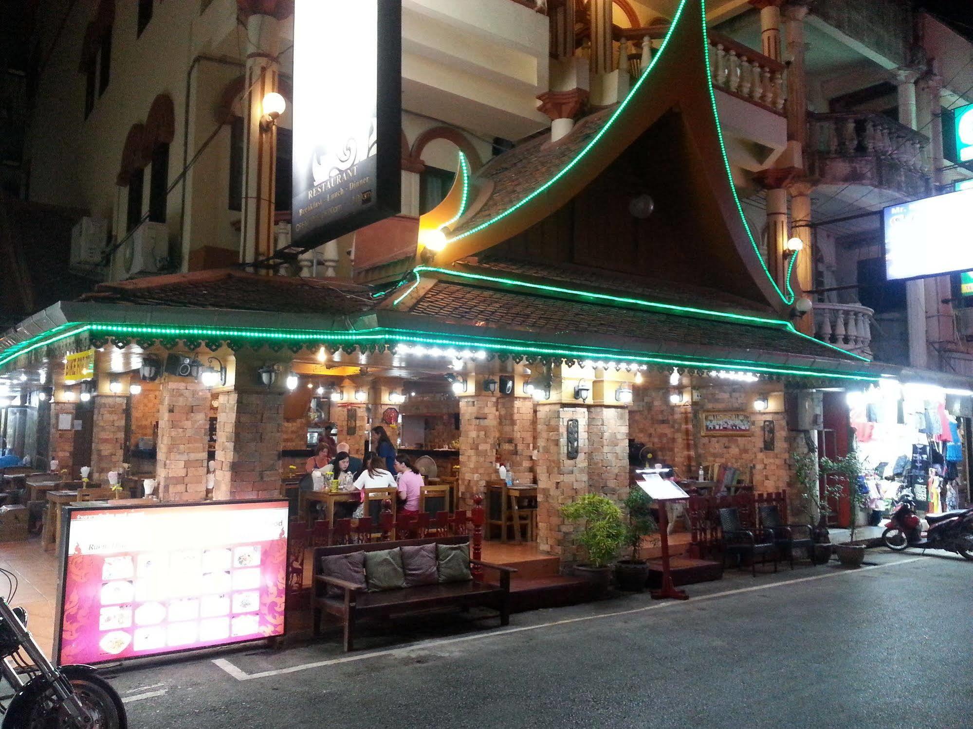 The House Patong Hotell Eksteriør bilde