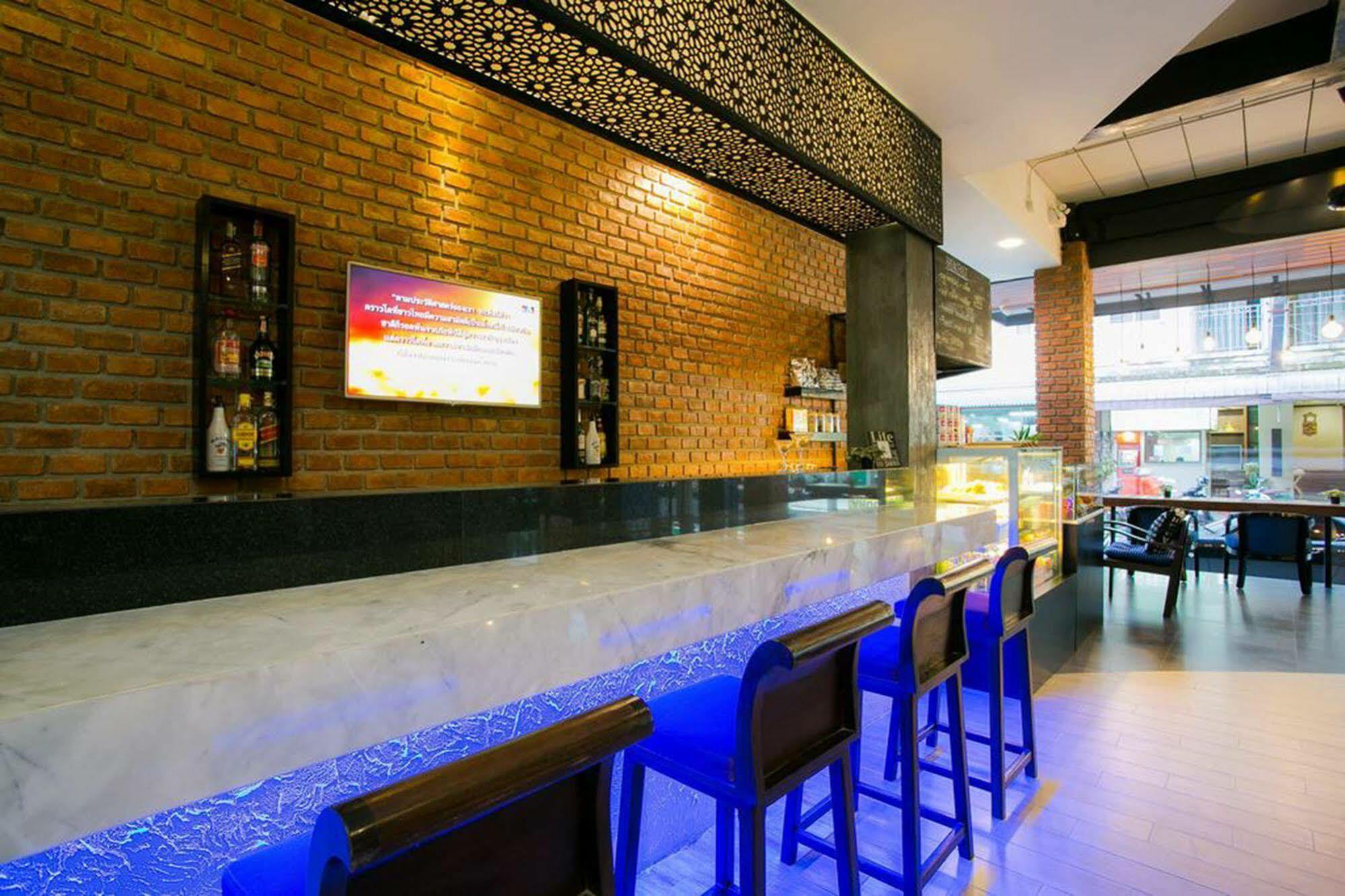 The House Patong Hotell Eksteriør bilde